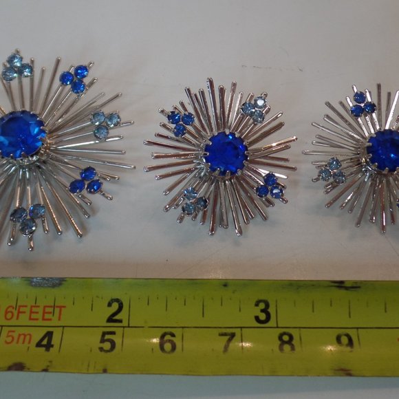 Sarah Coventry (Signed all 3 pieces) Starburst Atomic Brooch & Clip on Ear Rings - Picture 9 of 11